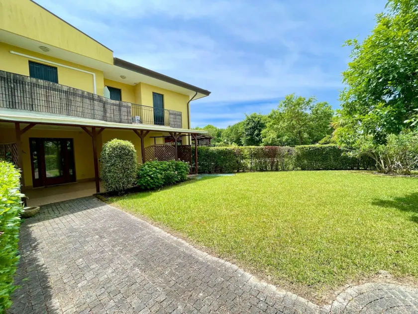Holiday home with garden and pool - Image 1