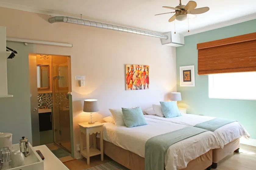 Dolphin Inn Guesthouse - Image 1