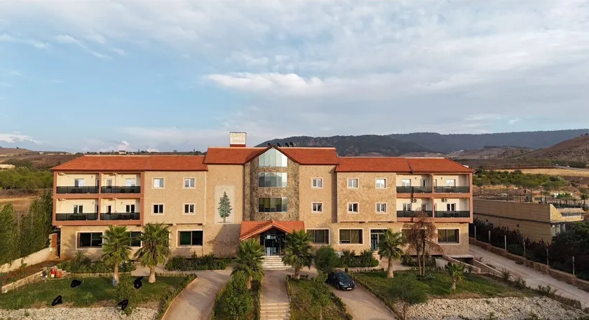 AUBERGE JOMANA PARK - Image 1