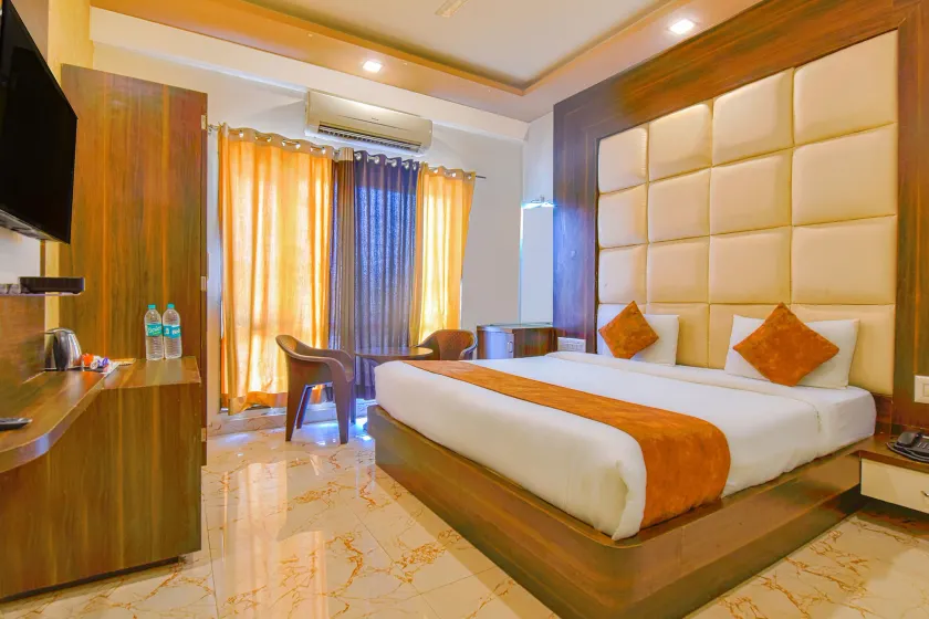 The Royal Galaxy - Hotel in Fateh Sagar Rd - Image 1