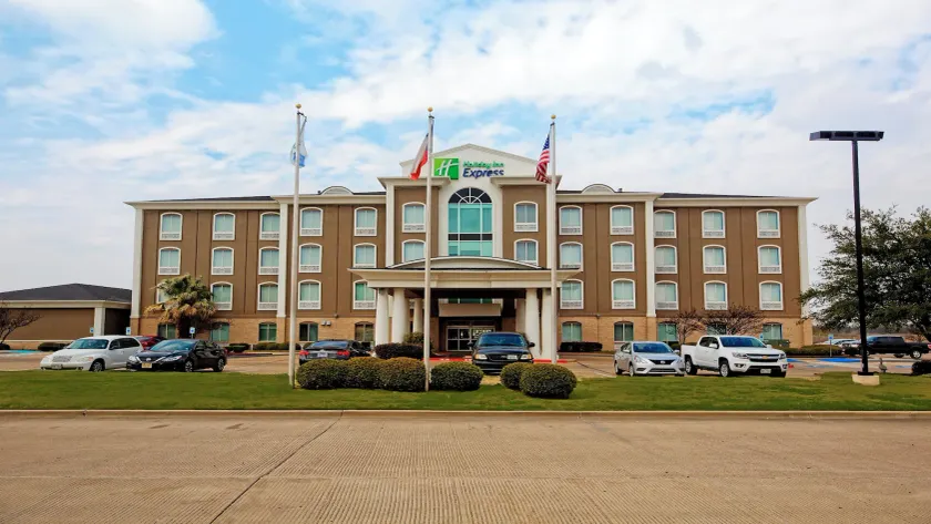 Holiday Inn Express Hotel & Suites Corsicana by IHG - Image 1