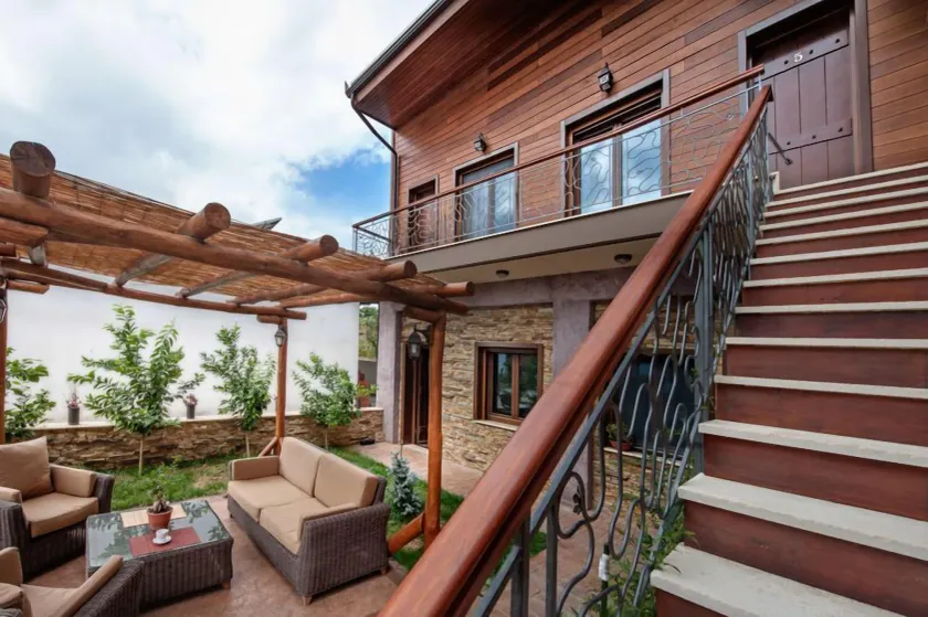 Polys Guest House - Image 1