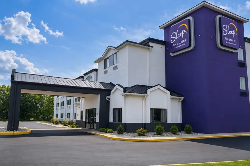 Sleep Inn & Suites Peoria North - Image 1