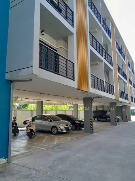 Chanapat Hotel - Image 1