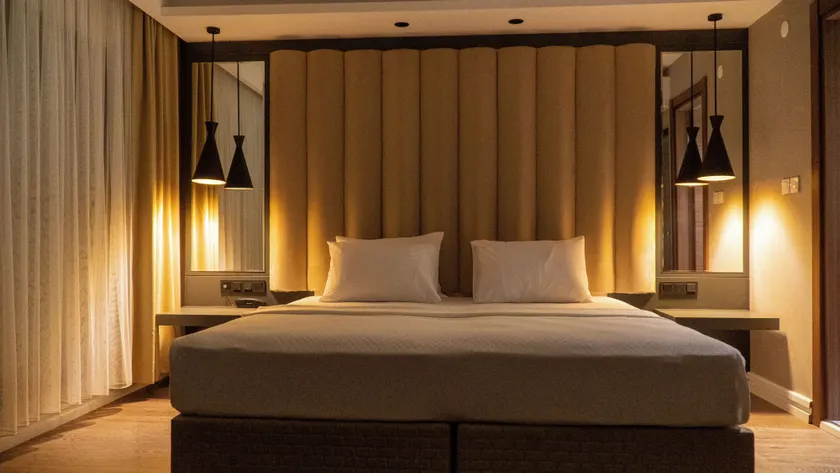 Bloom Suite Hotel - Image 1