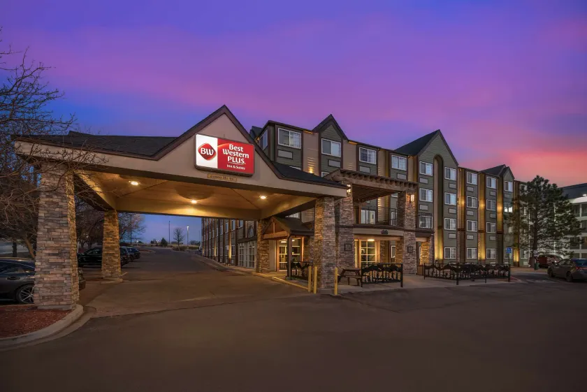 Best Western Plus Peak Vista Inn & Suites - Image 1