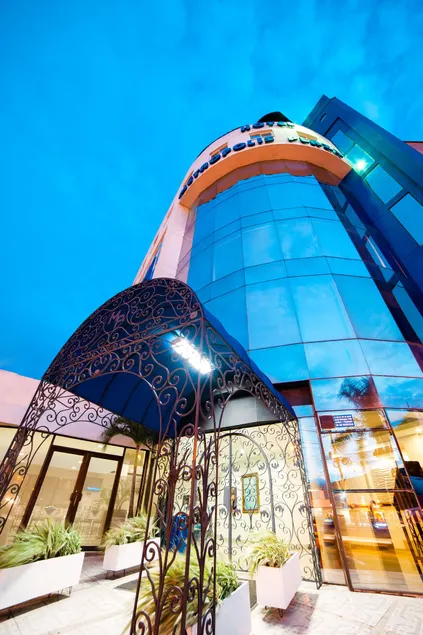Hotel Metropolis Plaza Cali - Image 1