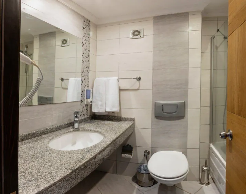 Kandelor Hotel - Image 1
