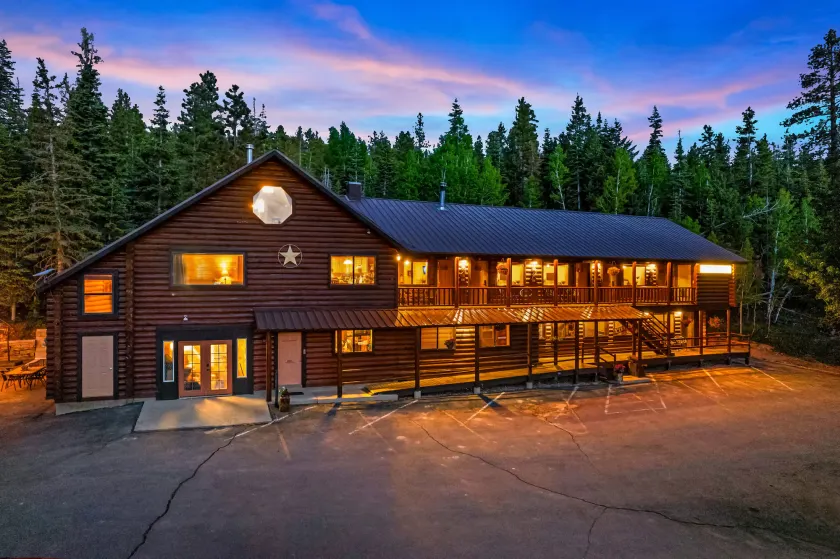 Duck Creek Village Inn - Image 1