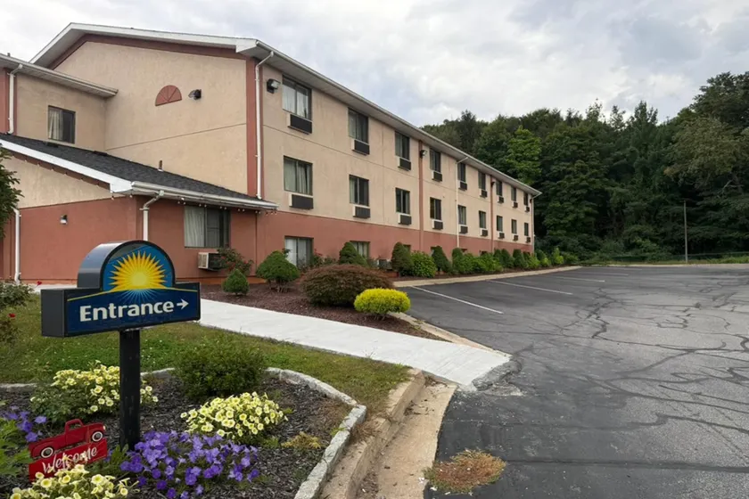 Days Inn by Wyndham Torrington - Image 1
