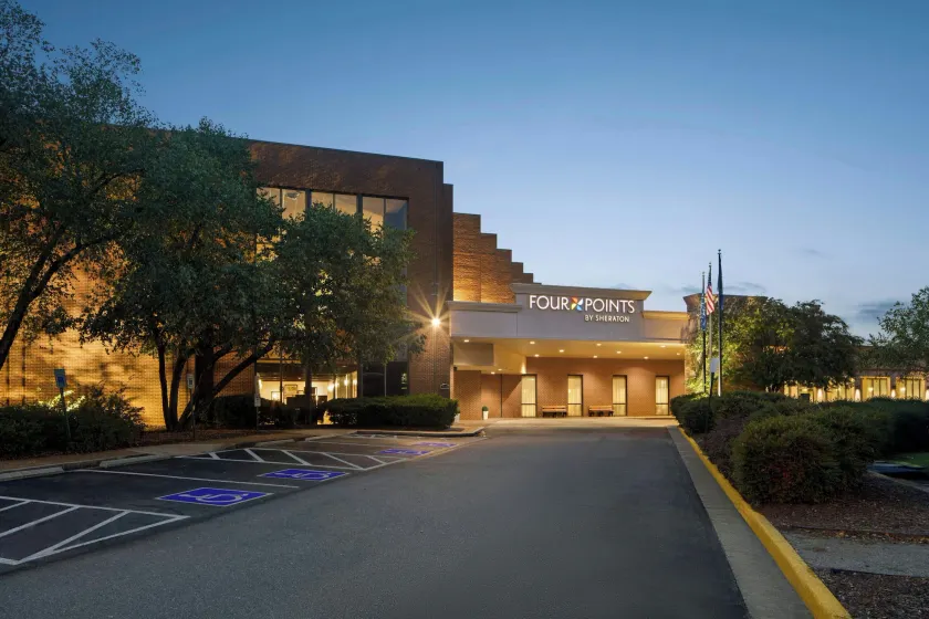 Four Points by Sheraton Richmond Airport - Image 1