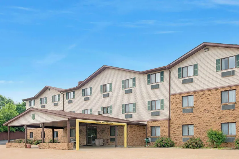 Super 8 by Wyndham St. Clair MO - Image 1