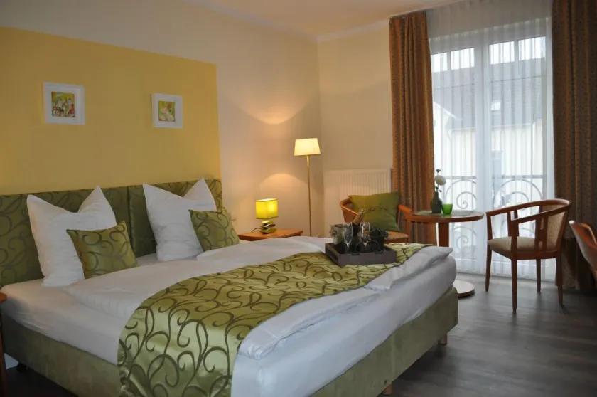 Landhotel Pulvermaar - Image 1