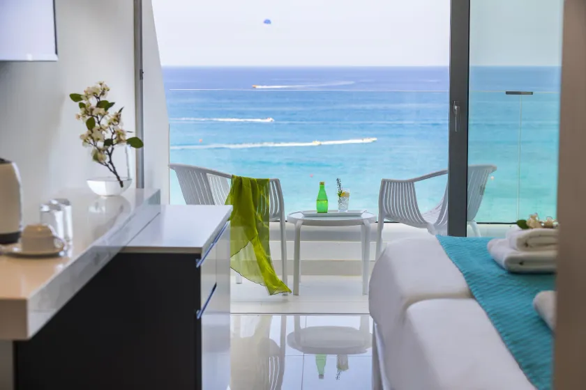 Silver Sands Beach Hotel - Image 1