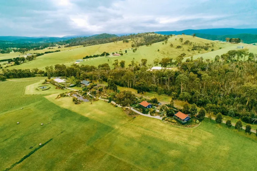 Outlook Hill Vineyard Cottages - Image 1