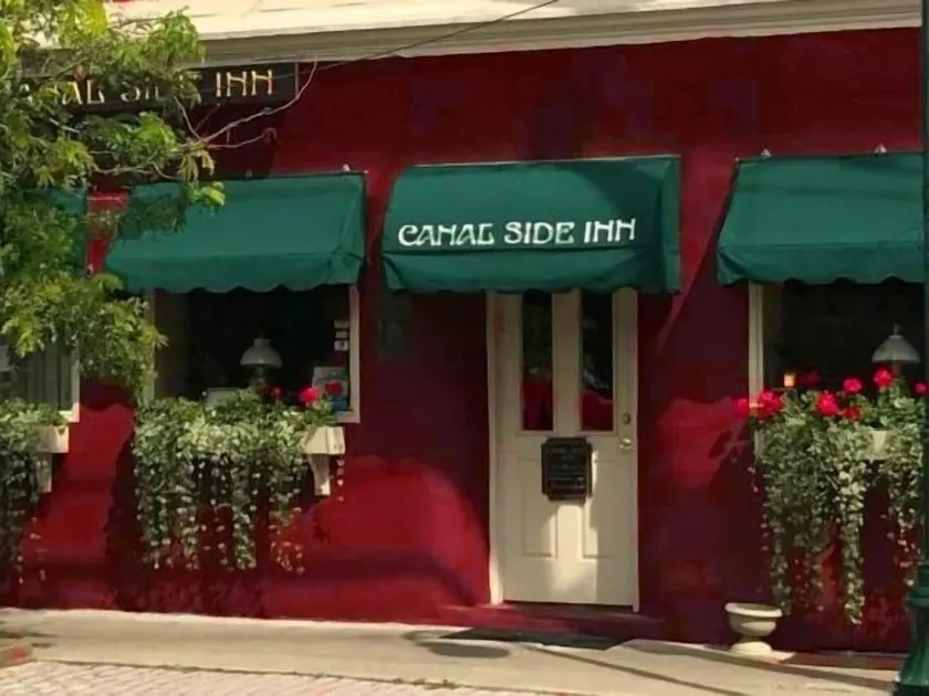 Canal Side Inn - Image 1