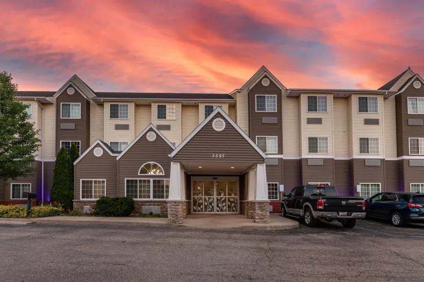 Sleep Inn & Suites Kalamazoo Southwest - Image 1