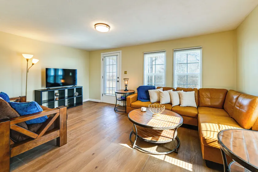 Explore the Bourbon Trail! Tranquil Country Home - Image 1