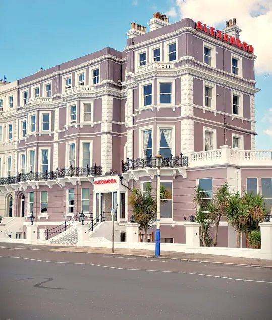 Alexandra Hotel - Image 1