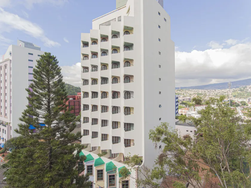 Hotel Plaza Del Libertador - Image 1