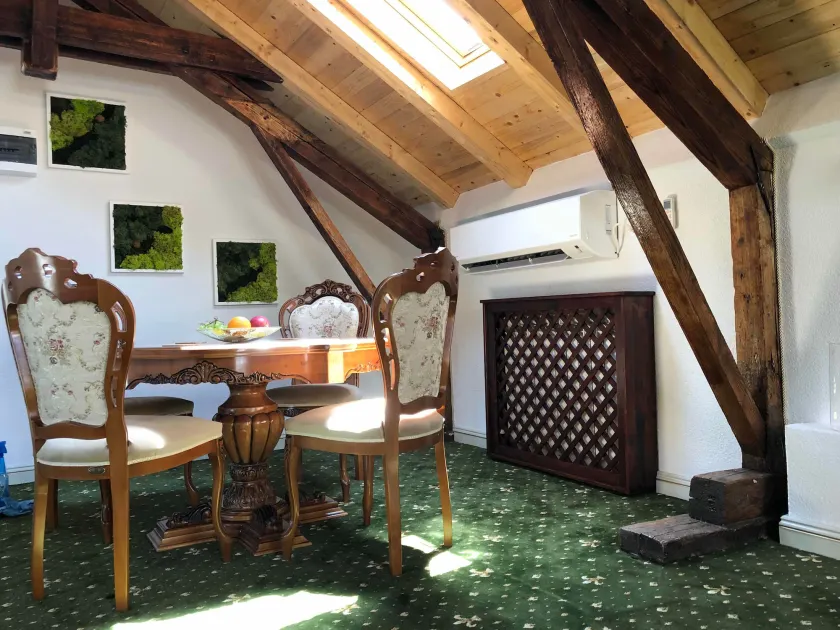 JMR Royal -Luxury Rooms & Private Sauna - Lobby sitting area