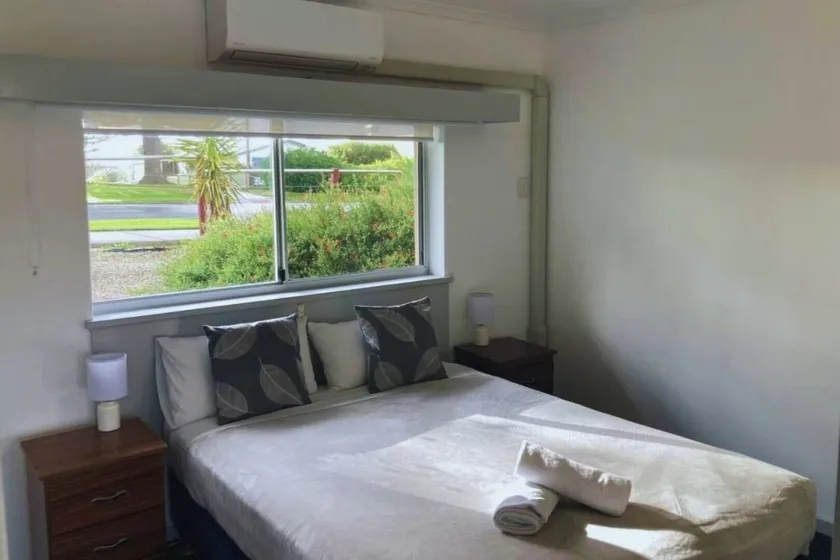 Beachport Motor Inn - Image 1