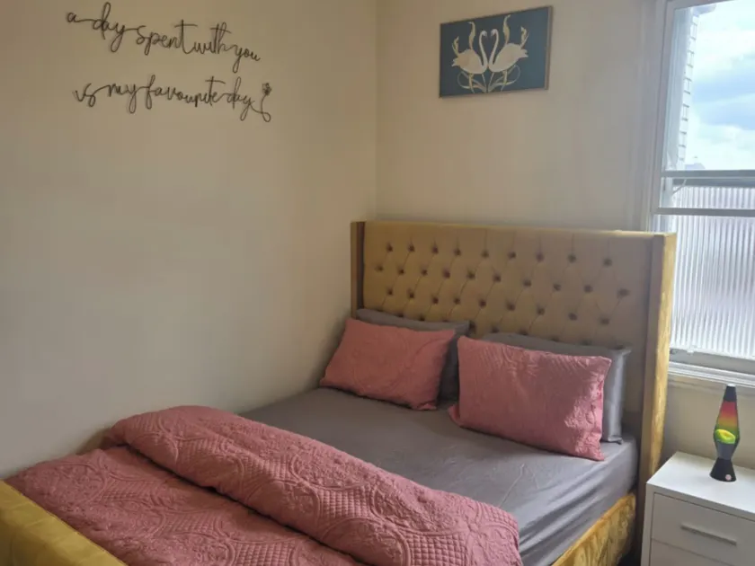 Charming Wolverhampton Apartment with Private Entrance - Image 1