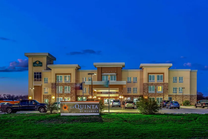 La Quinta by Wyndham Luling - Image 1