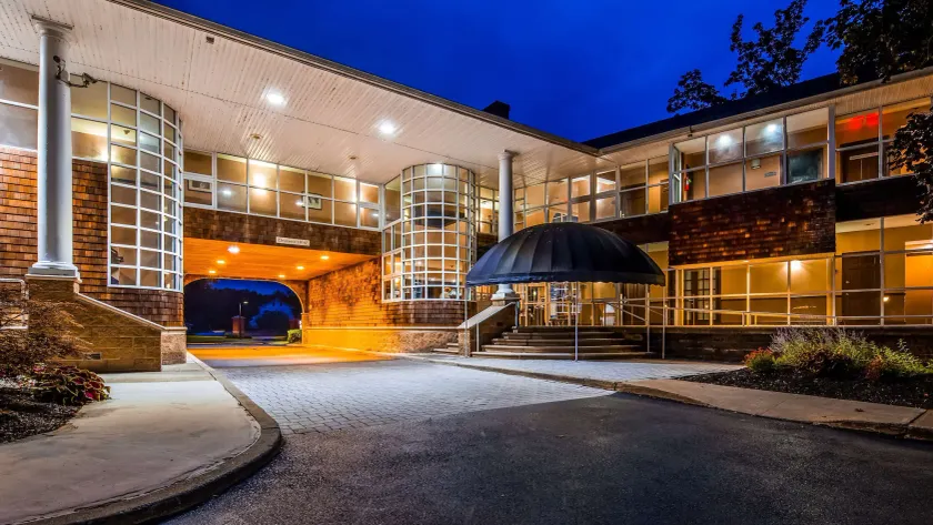 Best Western Plus The Inn & Suites at the Falls - Image 1