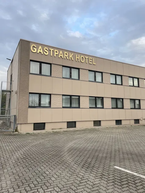 Gastpark Hotel - Image 1