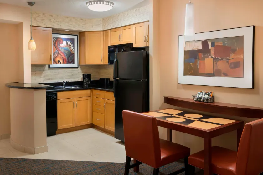 Residence Inn by Marriott Toronto Downtown / Entertainment District - Image 1