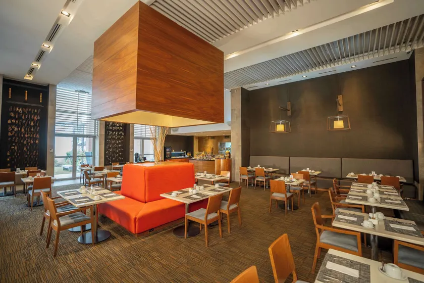 Hilton Garden Inn Santiago Airport - Image 1
