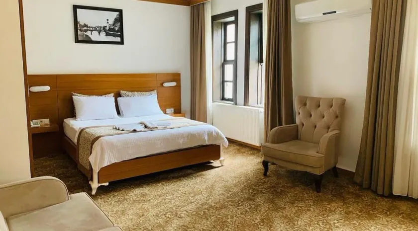 Uluhan Hotel - Image 1