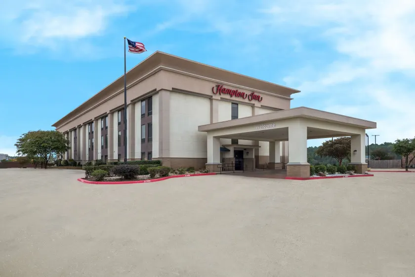 Hampton Inn Marshall - Image 1