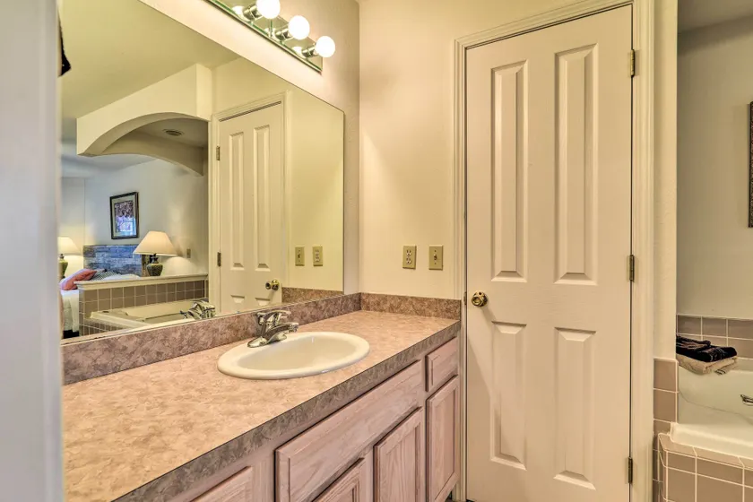 Michigan Condo: Heated Indoor Community Pool! - Interiør