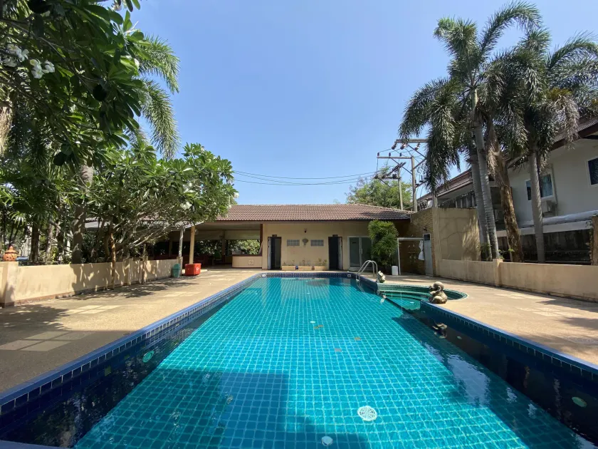 C.A.P. Mansion Hotel - Image 1
