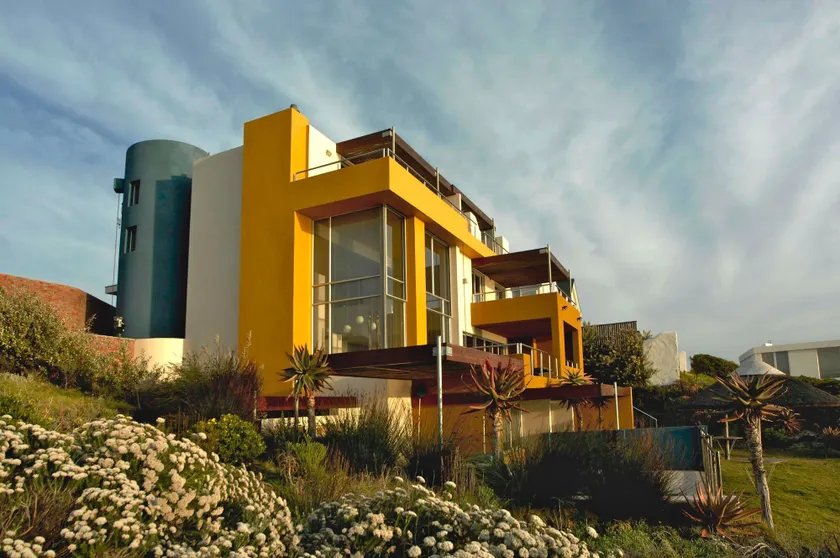 Crayfish Lodge Sea & Country Guest House - Image 1