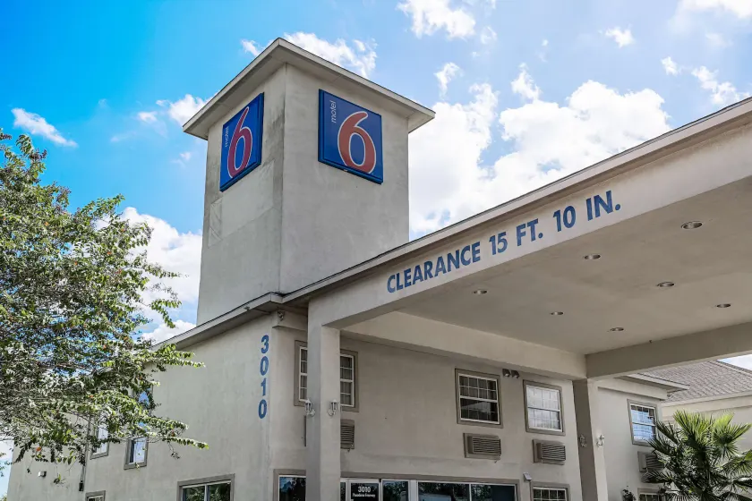 Motel 6-Pasadena, TX - Image 1