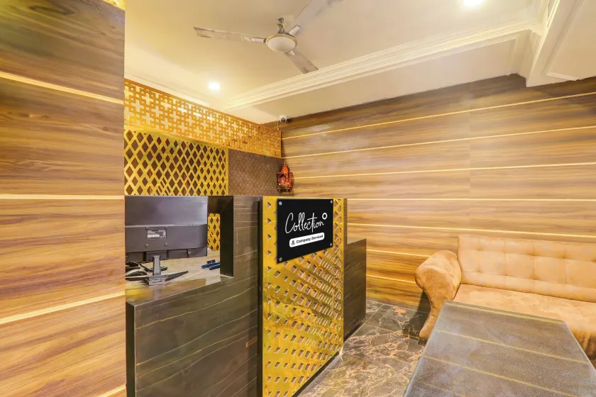 Super OYO Collection O Alambagh Formerly BM Palace - Lobby