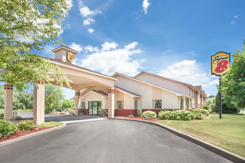 Super 8 by Wyndham Cobleskill NY - Image 1
