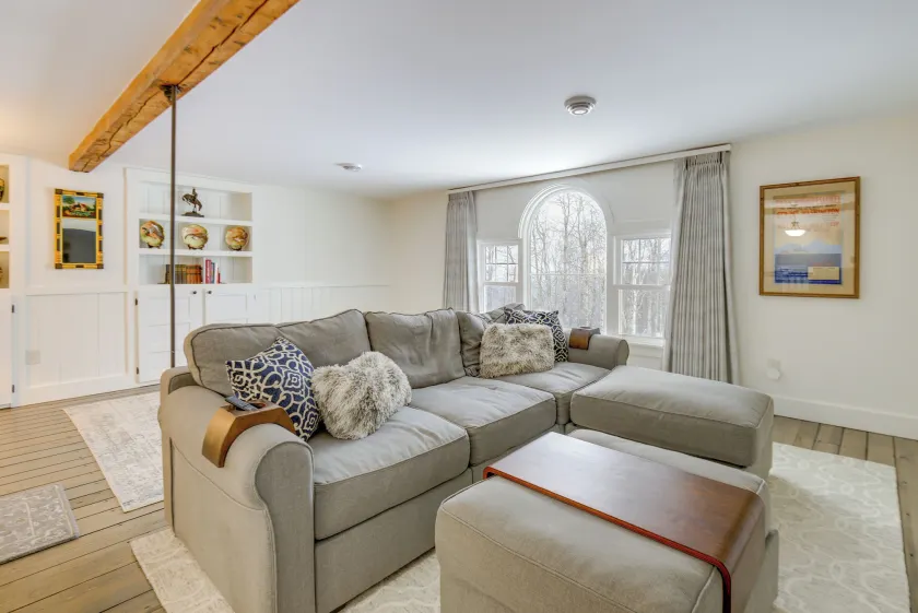 Cozy Wolfeboro Home w/ Private Deck: 1 Mi to Lake! - Image 1