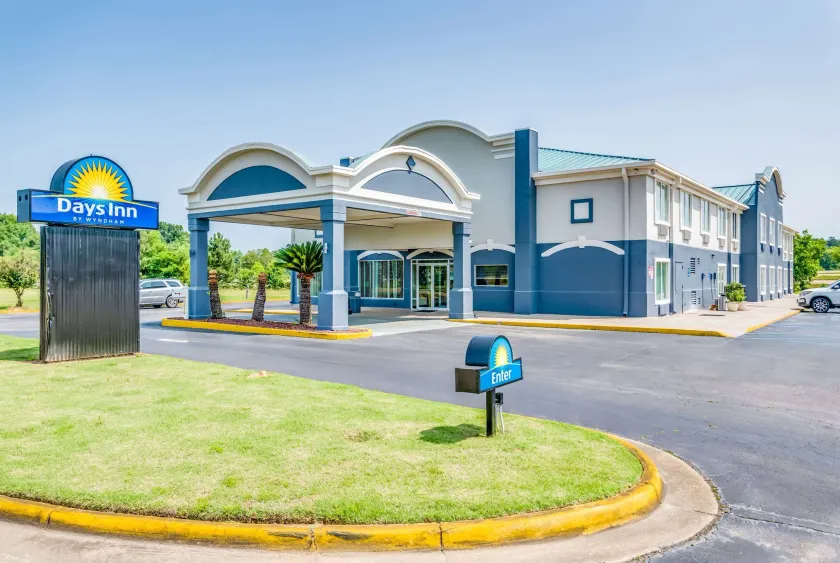 Days Inn by Wyndham Coliseum Montgomery AL - Image 1