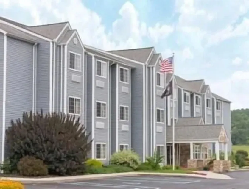 Microtel Inn & Suites by Wyndham Hazelton/Bruceton Mills - Image 1