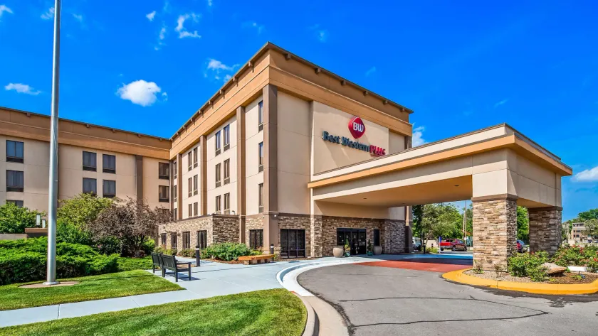 Best Western Plus Wichita West Airport Inn - Image 1