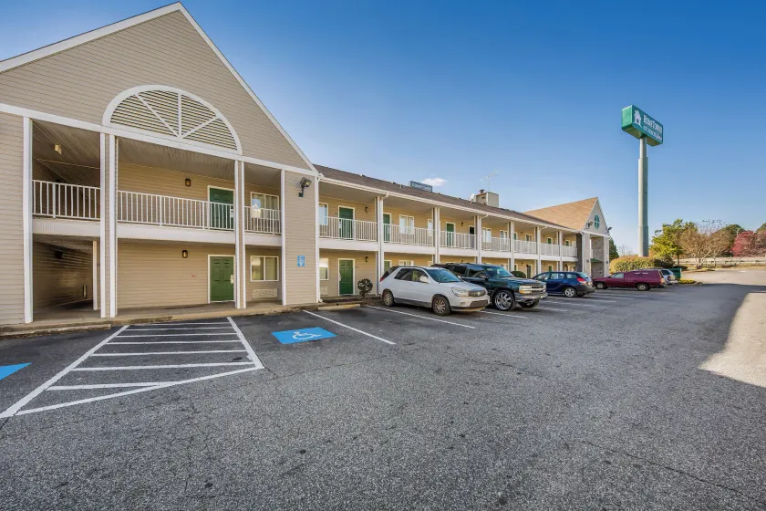 HomeTowne Studios by Red Roof Spartanburg - Asheville Highway - Image 1