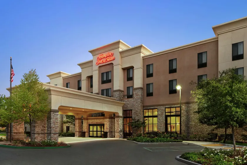 Hampton Inn & Suites West Sacramento - Image 1
