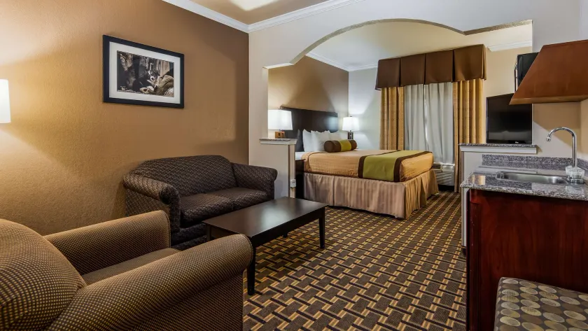 Best Western Plus Cutting Horse Inn & Suites - Image 1