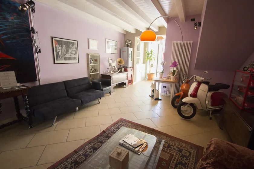 Le Fate Corbezzole - Interior entrance