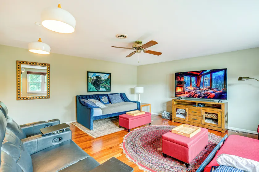 Walkable Main Street Retreat! Apt in Clarence - Image 1