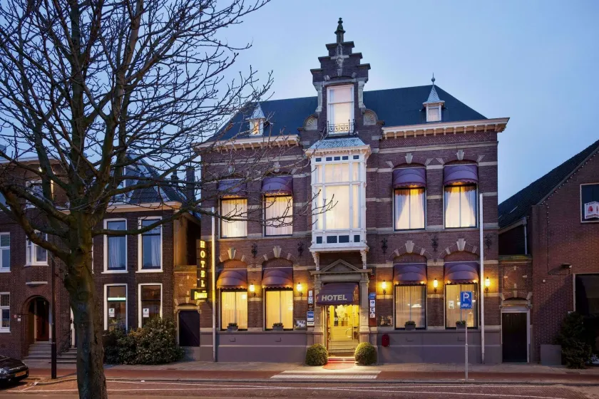 Hotel Dordrecht - Image 1